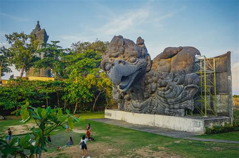 Garuda Wisnu Kencana! A Monumental Sculpture Carved in Stone and Reverence