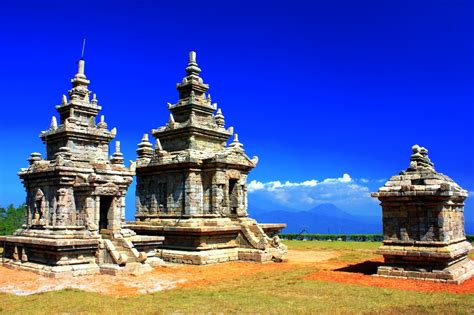  Candi Gedung Songo!  A Journey Through Time, Culture, and Architectural Ingenuity