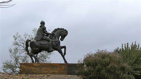  The Equestrian Statue of Husayn ibn Yahya: A Symphony of Bronze and Majesty!